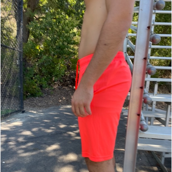 UNDER ARMOUR MEN NEON ORANGE SHORTS WORKOUT SPORT TRAINING RUNNING TECH GRAPHICS - Picture 6 of 17